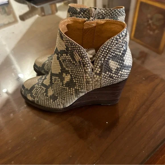 Leather Lucky🍀 brand Snakeprint Booties -S-6M - Picture 8 of 9